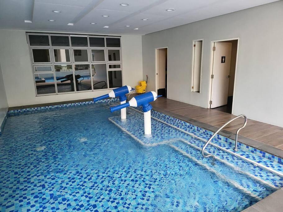 マニラ市Luxury @ Bgc Sleeps 6 Comfortably Fast Wifi Pool!アパートメント エクステリア 写真