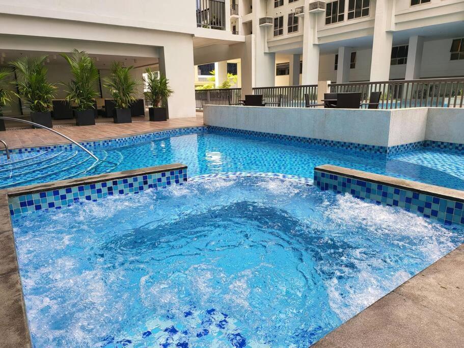 マニラ市Luxury @ Bgc Sleeps 6 Comfortably Fast Wifi Pool!アパートメント エクステリア 写真