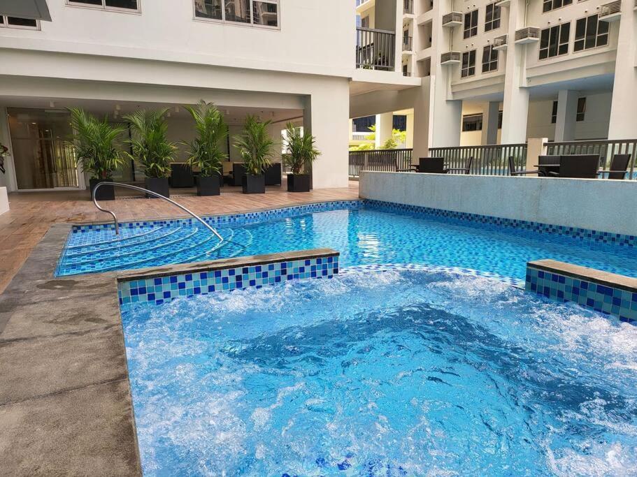 マニラ市Luxury @ Bgc Sleeps 6 Comfortably Fast Wifi Pool!アパートメント エクステリア 写真